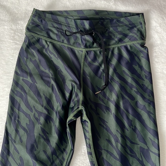 The Upside Midi Pant Leggings Midnight Tiger Green & Black Size 6 - Picture 1 of 11